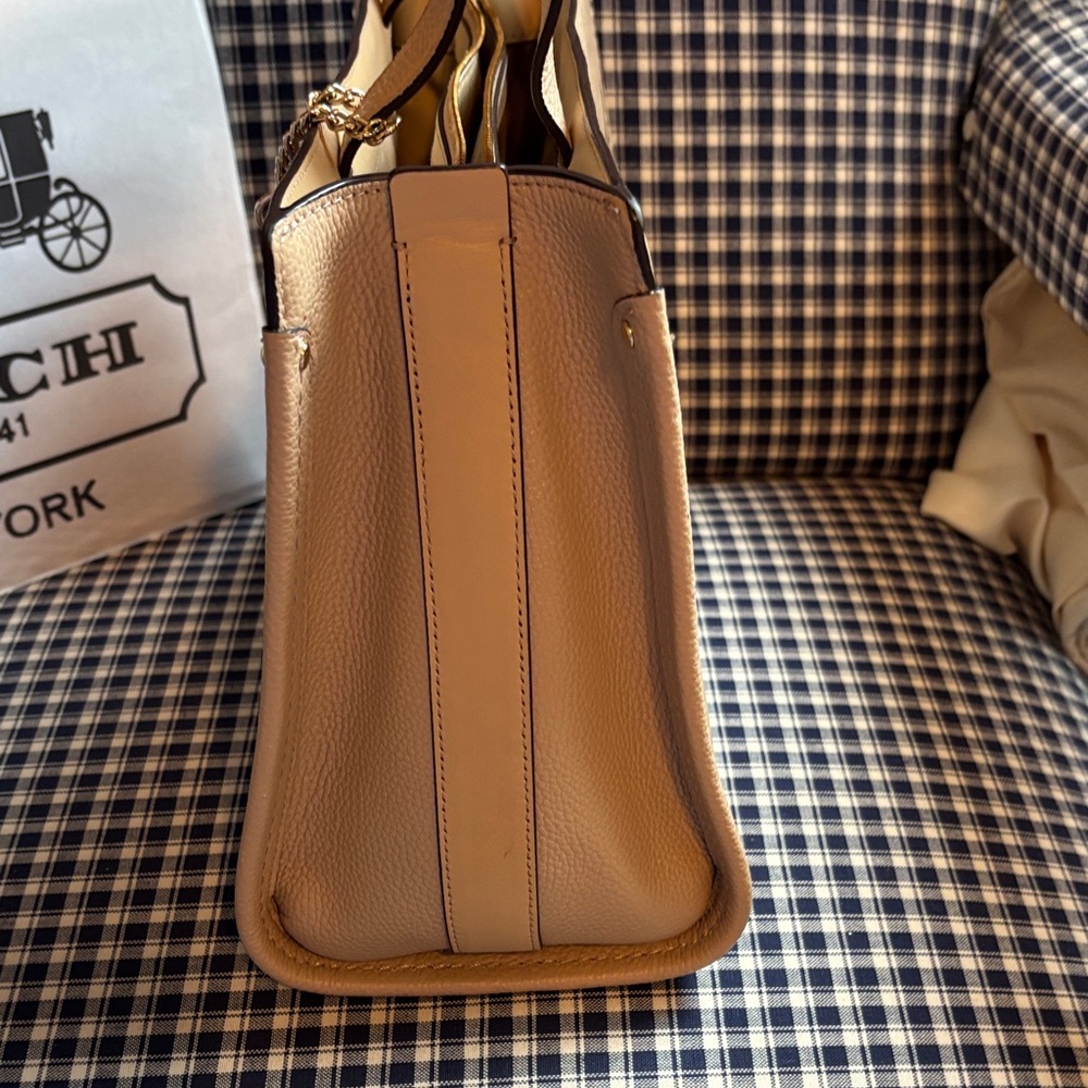 Coach swagger turnlock Tan Pebbled Leather carryall with Gold Hardware - Picture 7 of 16